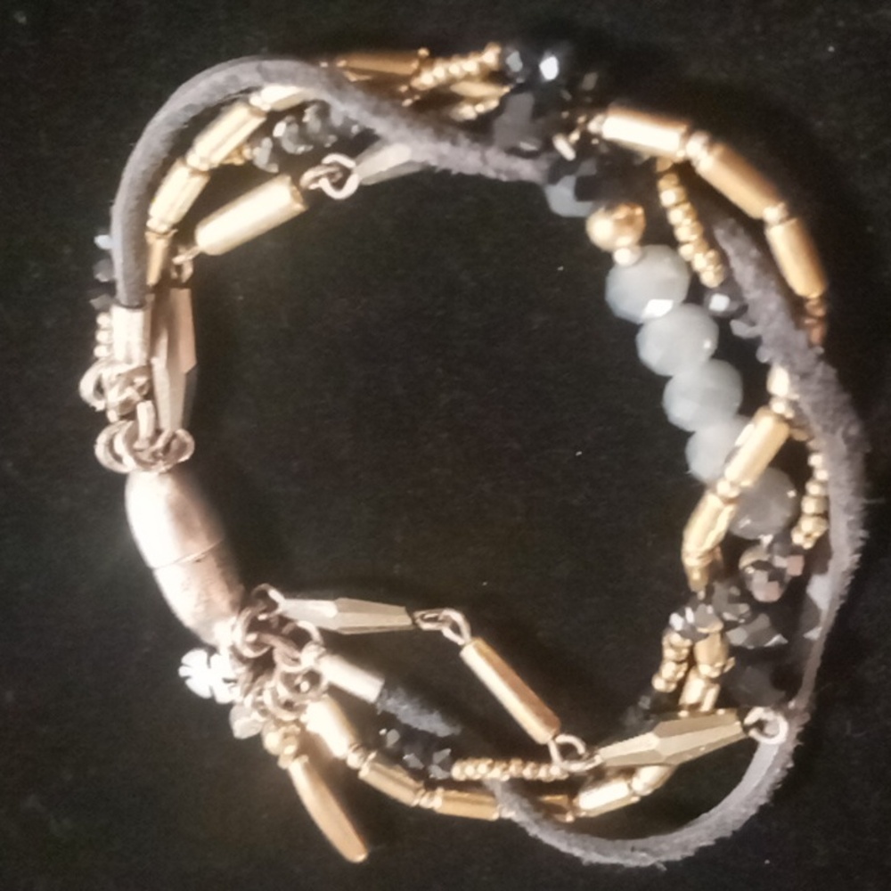 Lucky Brand designer Beaded Bracelet with Gold Accents magnetic clasp.